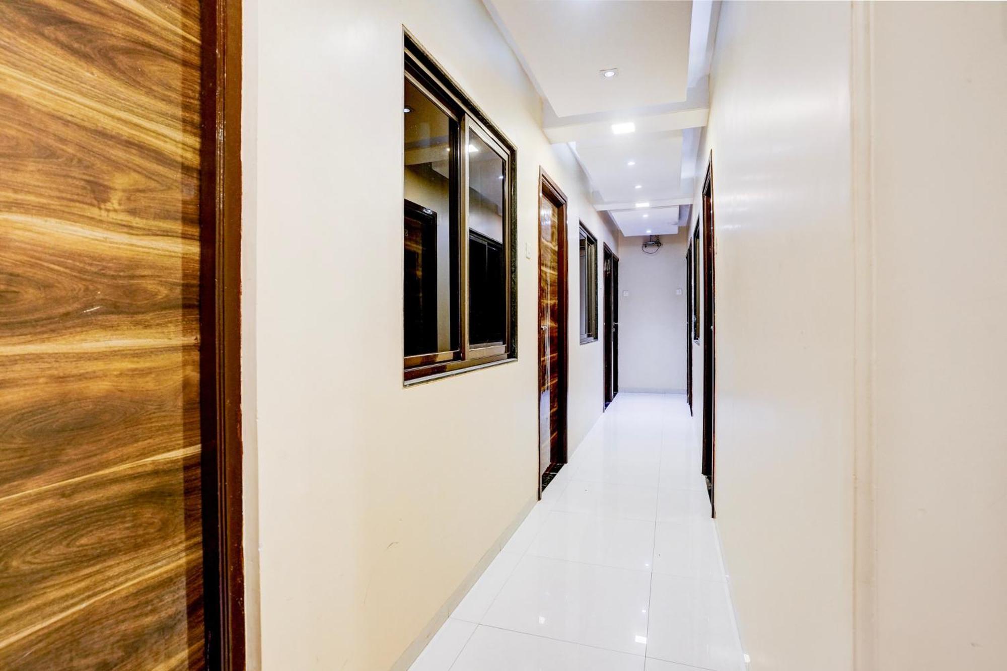 Airport Metro Hotel Mumbai Exterior foto
