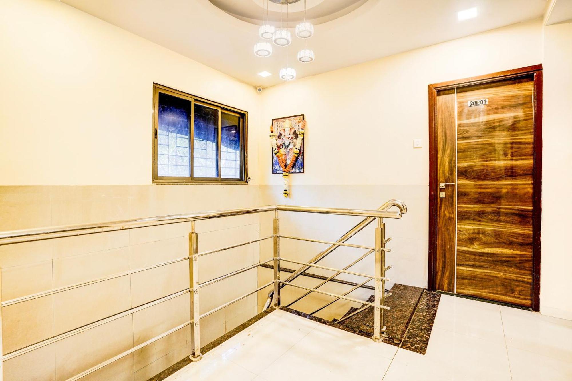 Airport Metro Hotel Mumbai Exterior foto